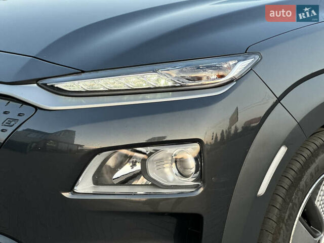 Серый Хендай Kona Electric, объемом двигателя 0 л и пробегом 159 тыс. км за 16900 $, фото 18 на Automoto.ua