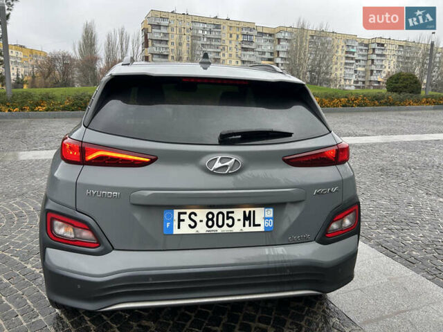 Сірий Хендай Kona Electric, об'ємом двигуна 0 л та пробігом 61 тис. км за 15780 $, фото 8 на Automoto.ua