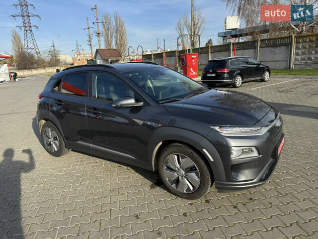 Серый Хендай Kona Electric, объемом двигателя 0 л и пробегом 69 тыс. км за 19300 $, фото 7 на Automoto.ua