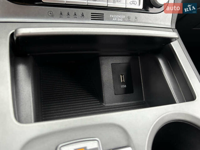 Сірий Хендай Kona Electric, об'ємом двигуна 0 л та пробігом 52 тис. км за 16450 $, фото 41 на Automoto.ua