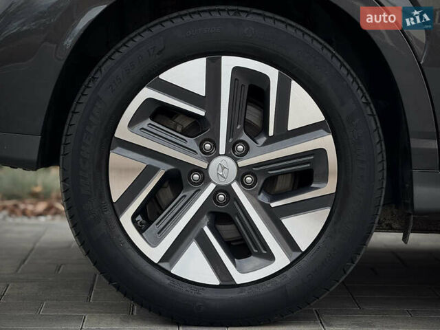 Серый Хендай Kona Electric, объемом двигателя 0 л и пробегом 87 тыс. км за 19552 $, фото 52 на Automoto.ua