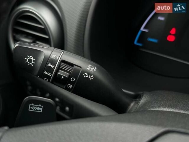 Серый Хендай Kona Electric, объемом двигателя 0 л и пробегом 65 тыс. км за 19900 $, фото 48 на Automoto.ua