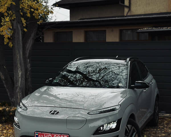 Серый Хендай Kona Electric, объемом двигателя 0 л и пробегом 63 тыс. км за 18450 $, фото 12 на Automoto.ua