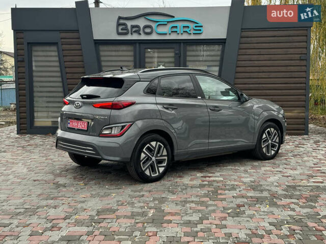 Серый Хендай Kona Electric, объемом двигателя 0 л и пробегом 65 тыс. км за 17999 $, фото 4 на Automoto.ua