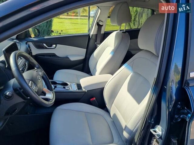 Серый Хендай Kona Electric, объемом двигателя 0 л и пробегом 42 тыс. км за 21500 $, фото 18 на Automoto.ua