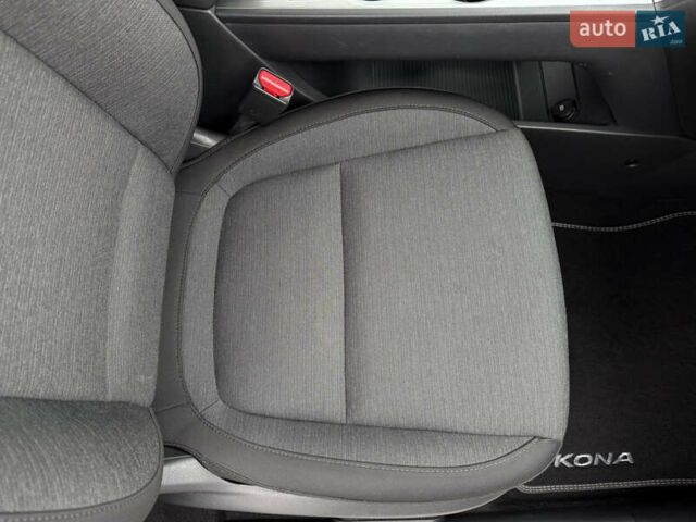 Сірий Хендай Kona Electric, об'ємом двигуна 0 л та пробігом 37 тис. км за 18100 $, фото 34 на Automoto.ua