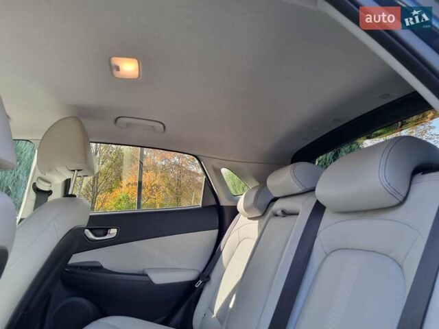 Серый Хендай Kona Electric, объемом двигателя 0 л и пробегом 42 тыс. км за 21500 $, фото 25 на Automoto.ua