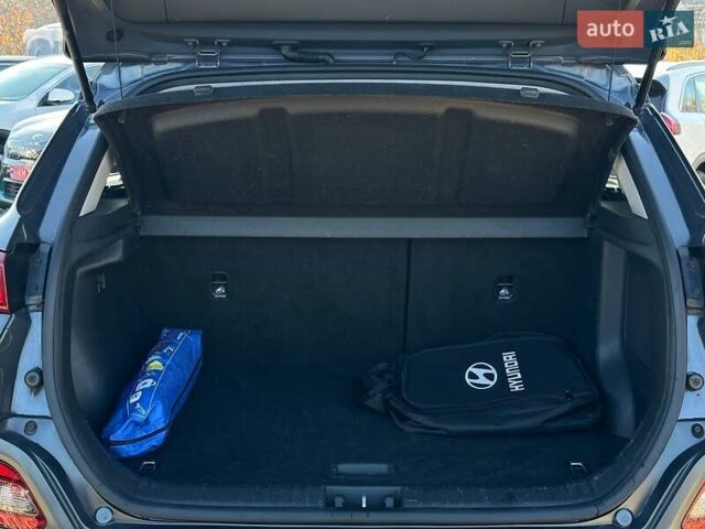 Сірий Хендай Kona Electric, об'ємом двигуна 0 л та пробігом 83 тис. км за 19900 $, фото 82 на Automoto.ua