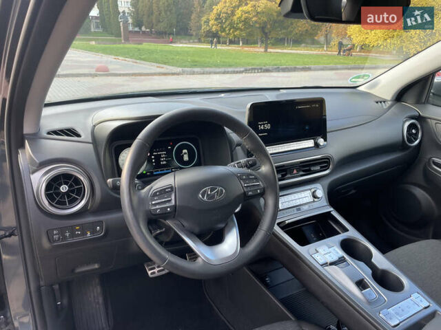 Серый Хендай Kona Electric, объемом двигателя 0 л и пробегом 48 тыс. км за 17390 $, фото 13 на Automoto.ua