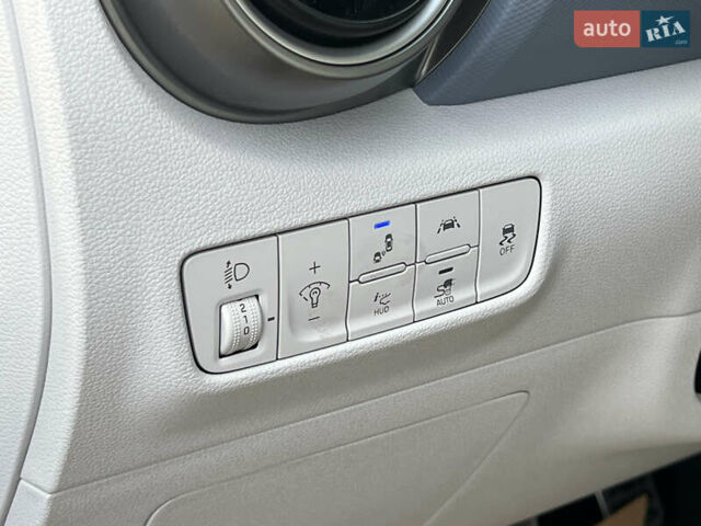 Серый Хендай Kona Electric, объемом двигателя 0 л и пробегом 72 тыс. км за 20154 $, фото 60 на Automoto.ua