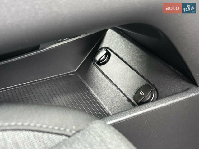 Сірий Хендай Kona Electric, об'ємом двигуна 0 л та пробігом 52 тис. км за 16450 $, фото 71 на Automoto.ua
