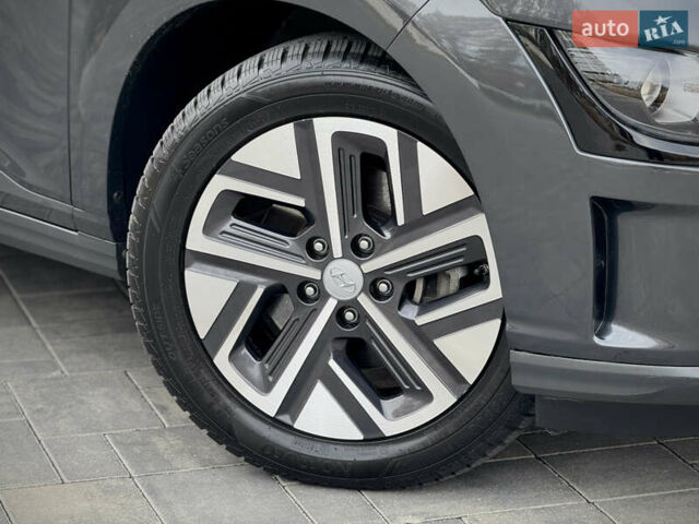 Серый Хендай Kona Electric, объемом двигателя 0 л и пробегом 87 тыс. км за 19552 $, фото 24 на Automoto.ua