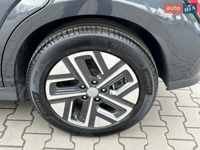 Сірий Хендай Kona Electric, об'ємом двигуна 0 л та пробігом 52 тис. км за 16450 $, фото 76 на Automoto.ua