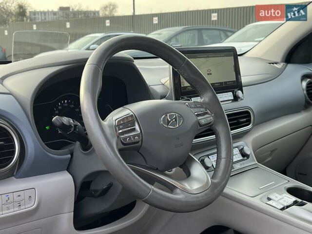 Серый Хендай Kona Electric, объемом двигателя 0 л и пробегом 72 тыс. км за 20154 $, фото 26 на Automoto.ua