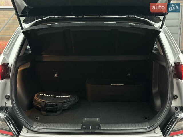 Серый Хендай Kona Electric, объемом двигателя 0 л и пробегом 63 тыс. км за 17900 $, фото 8 на Automoto.ua