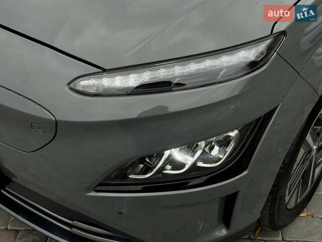 Серый Хендай Kona Electric, объемом двигателя 0 л и пробегом 65 тыс. км за 17999 $, фото 14 на Automoto.ua
