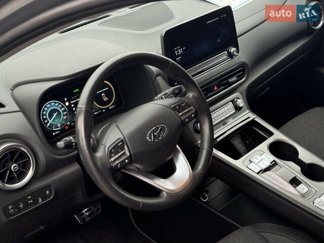 Серый Хендай Kona Electric, объемом двигателя 0 л и пробегом 65 тыс. км за 17999 $, фото 25 на Automoto.ua