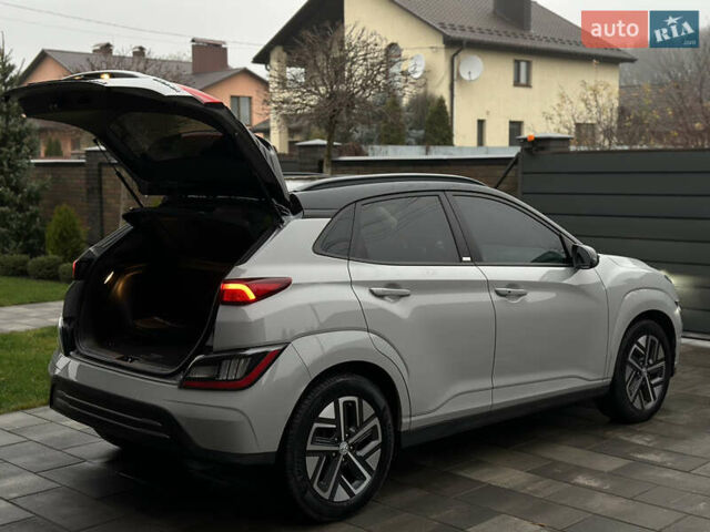 Серый Хендай Kona Electric, объемом двигателя 0 л и пробегом 63 тыс. км за 17900 $, фото 10 на Automoto.ua