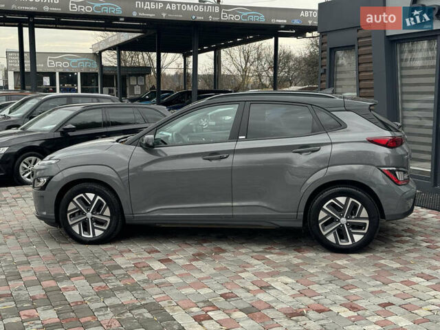 Серый Хендай Kona Electric, объемом двигателя 0 л и пробегом 65 тыс. км за 17999 $, фото 6 на Automoto.ua