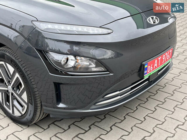Сірий Хендай Kona Electric, об'ємом двигуна 0 л та пробігом 52 тис. км за 16450 $, фото 22 на Automoto.ua