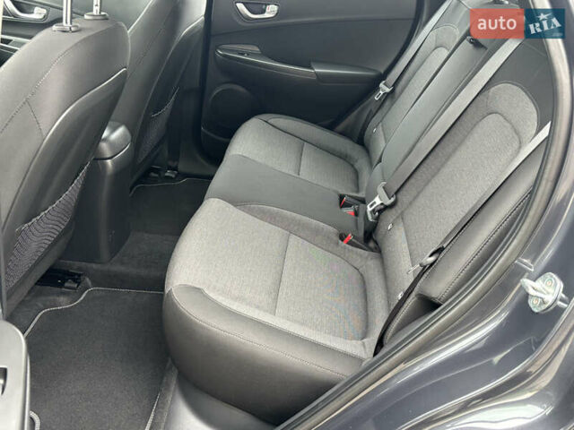 Сірий Хендай Kona Electric, об'ємом двигуна 0 л та пробігом 52 тис. км за 16450 $, фото 46 на Automoto.ua