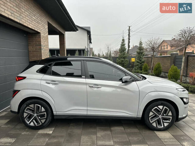 Серый Хендай Kona Electric, объемом двигателя 0 л и пробегом 63 тыс. км за 17900 $, фото 7 на Automoto.ua