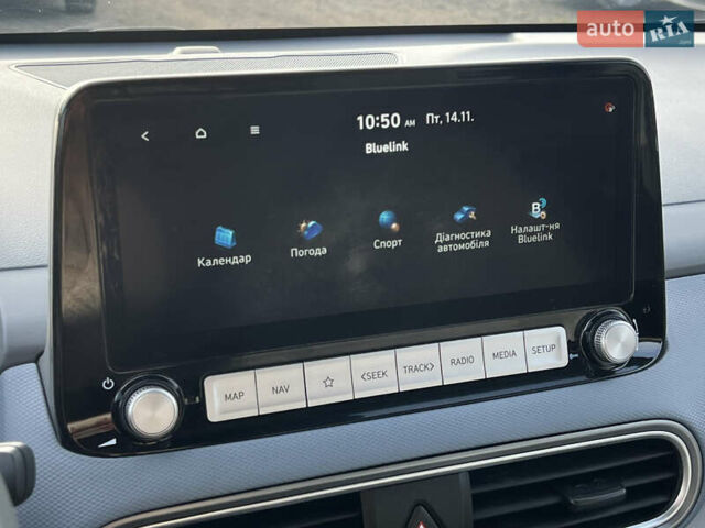 Серый Хендай Kona Electric, объемом двигателя 0 л и пробегом 72 тыс. км за 20154 $, фото 71 на Automoto.ua