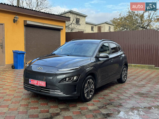 Серый Хендай Kona Electric, объемом двигателя 0 л и пробегом 77 тыс. км за 15999 $, фото 1 на Automoto.ua