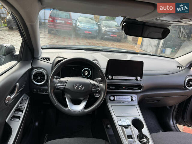 Серый Хендай Kona Electric, объемом двигателя 0 л и пробегом 77 тыс. км за 15999 $, фото 28 на Automoto.ua