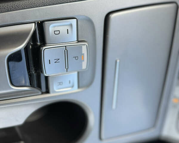 Серый Хендай Kona Electric, объемом двигателя 0 л и пробегом 77 тыс. км за 15999 $, фото 50 на Automoto.ua