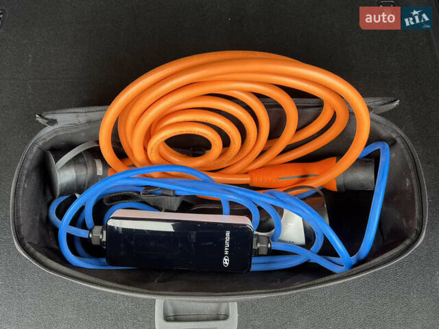 Серый Хендай Kona Electric, объемом двигателя 0 л и пробегом 72 тыс. км за 20154 $, фото 37 на Automoto.ua