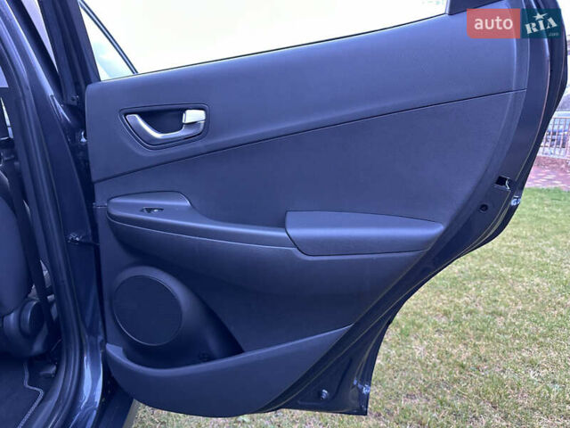 Сірий Хендай Kona Electric, об'ємом двигуна 0 л та пробігом 23 тис. км за 17900 $, фото 13 на Automoto.ua