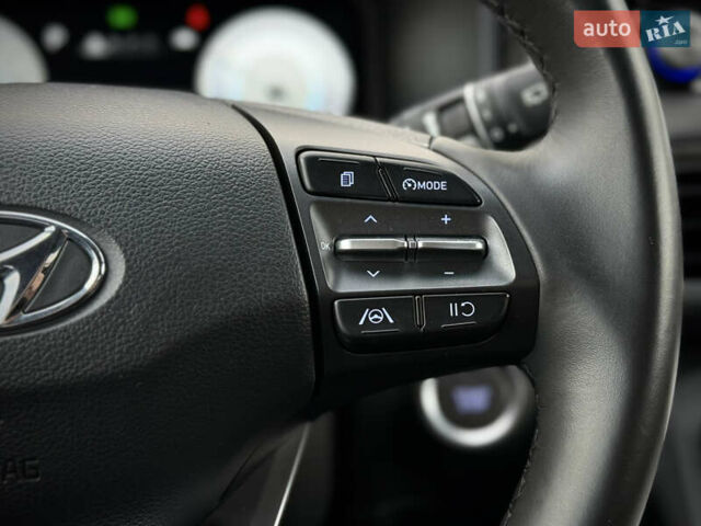 Серый Хендай Kona Electric, объемом двигателя 0 л и пробегом 87 тыс. км за 19552 $, фото 88 на Automoto.ua