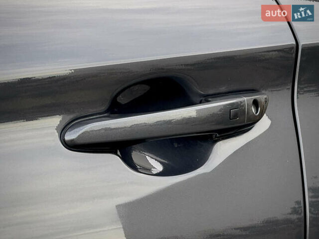 Серый Хендай Kona Electric, объемом двигателя 0 л и пробегом 87 тыс. км за 19552 $, фото 13 на Automoto.ua