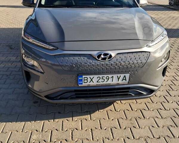 Серый Хендай Kona Electric, объемом двигателя 0 л и пробегом 45 тыс. км за 15999 $, фото 27 на Automoto.ua