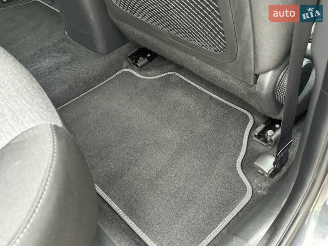 Сірий Хендай Kona Electric, об'ємом двигуна 0 л та пробігом 52 тис. км за 16450 $, фото 61 на Automoto.ua