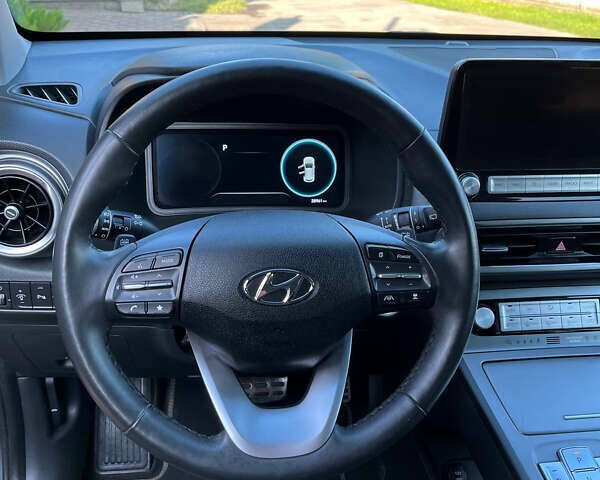 Серый Хендай Kona Electric, объемом двигателя 0 л и пробегом 30 тыс. км за 18000 $, фото 8 на Automoto.ua