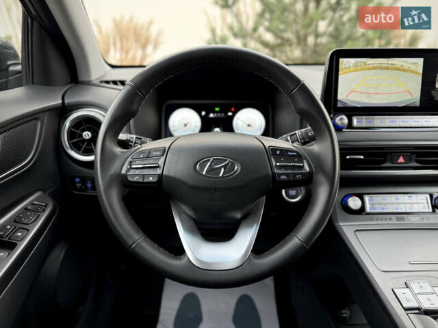 Серый Хендай Kona Electric, объемом двигателя 0 л и пробегом 87 тыс. км за 19552 $, фото 65 на Automoto.ua