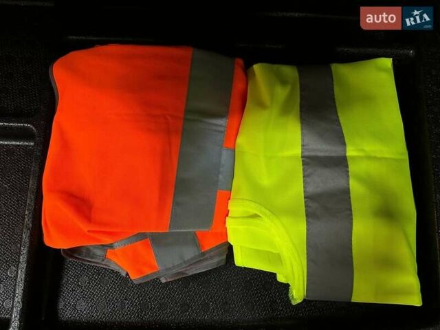 Серый Хендай Kona Electric, объемом двигателя 0 л и пробегом 65 тыс. км за 19900 $, фото 74 на Automoto.ua