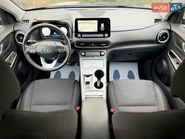 Серый Хендай Kona Electric, объемом двигателя 0 л и пробегом 87 тыс. км за 19552 $, фото 59 на Automoto.ua