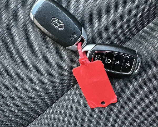 Сірий Хендай Kona Electric, об'ємом двигуна 0 л та пробігом 23 тис. км за 17900 $, фото 24 на Automoto.ua