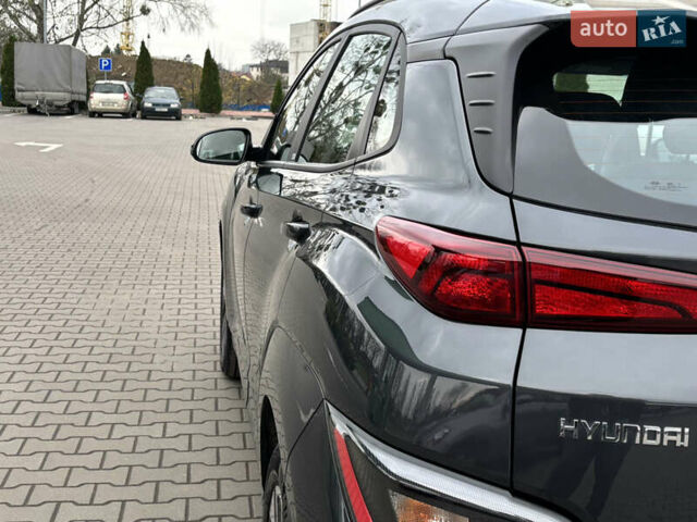 Сірий Хендай Kona Electric, об'ємом двигуна 0 л та пробігом 52 тис. км за 16450 $, фото 12 на Automoto.ua