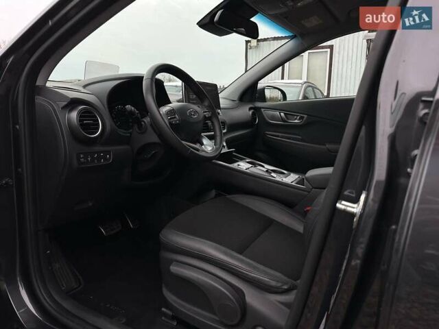 Серый Хендай Kona Electric, объемом двигателя 0 л и пробегом 65 тыс. км за 19900 $, фото 38 на Automoto.ua