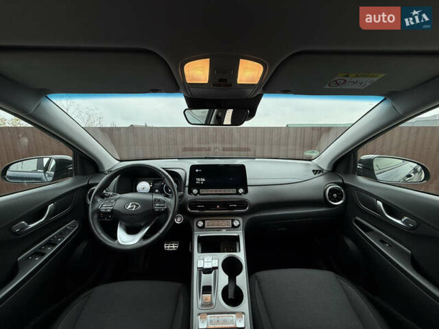 Сірий Хендай Kona Electric, об'ємом двигуна 0 л та пробігом 37 тис. км за 18100 $, фото 37 на Automoto.ua