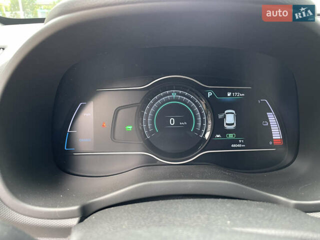 Серый Хендай Kona Electric, объемом двигателя 0 л и пробегом 47 тыс. км за 15950 $, фото 31 на Automoto.ua