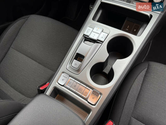 Сірий Хендай Kona Electric, об'ємом двигуна 0 л та пробігом 37 тис. км за 18100 $, фото 26 на Automoto.ua