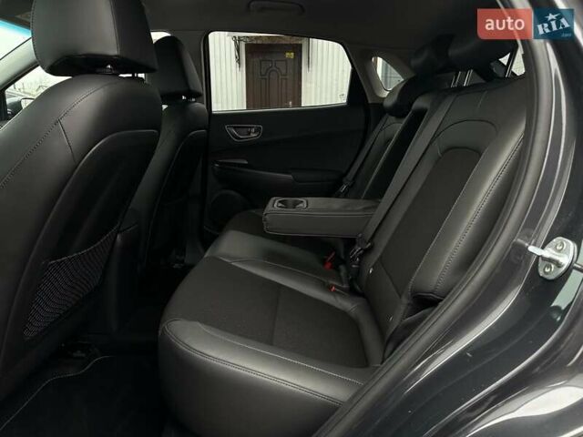 Серый Хендай Kona Electric, объемом двигателя 0 л и пробегом 65 тыс. км за 19900 $, фото 78 на Automoto.ua