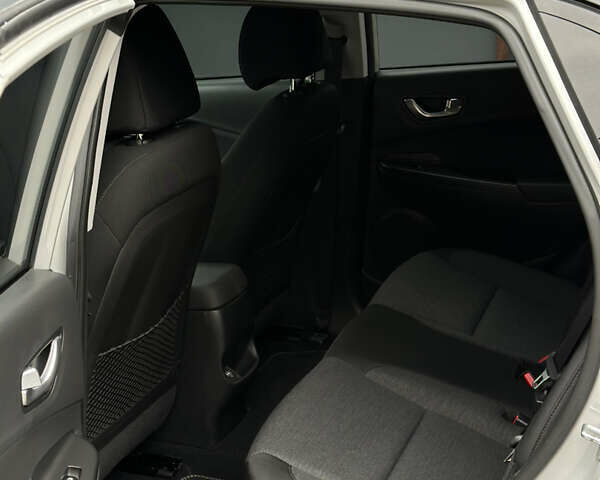 Серый Хендай Kona Electric, объемом двигателя 0 л и пробегом 63 тыс. км за 18450 $, фото 35 на Automoto.ua