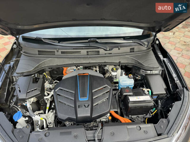 Серый Хендай Kona Electric, объемом двигателя 0 л и пробегом 77 тыс. км за 15999 $, фото 39 на Automoto.ua