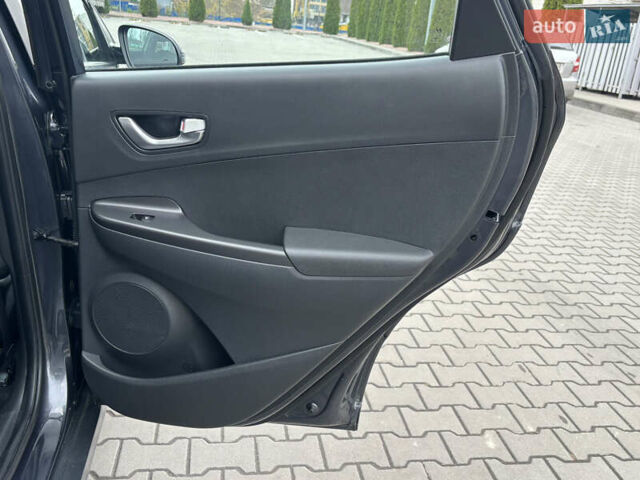 Сірий Хендай Kona Electric, об'ємом двигуна 0 л та пробігом 52 тис. км за 16450 $, фото 62 на Automoto.ua